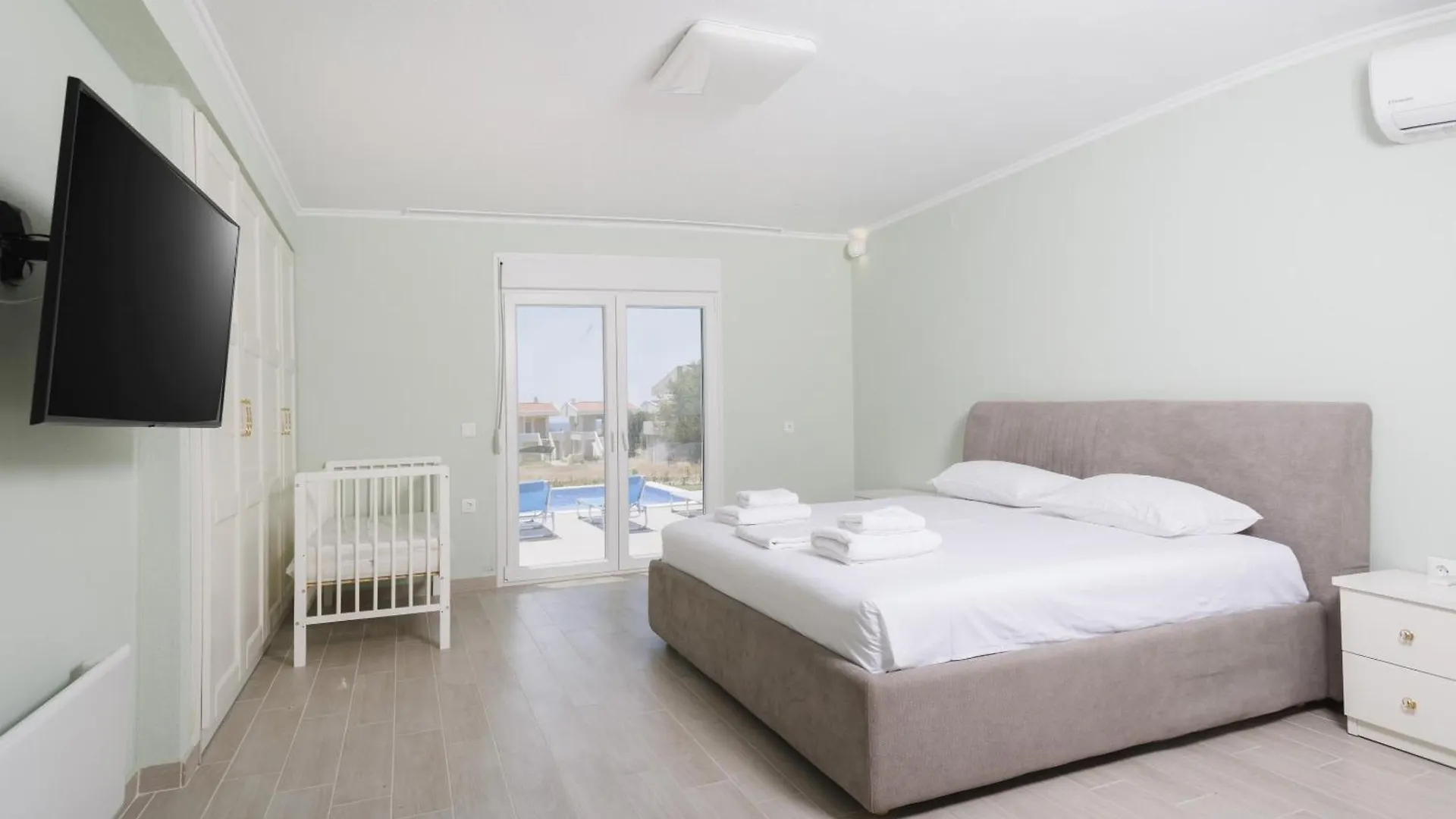 ניאה סקיוני Villa Baycasa יוון